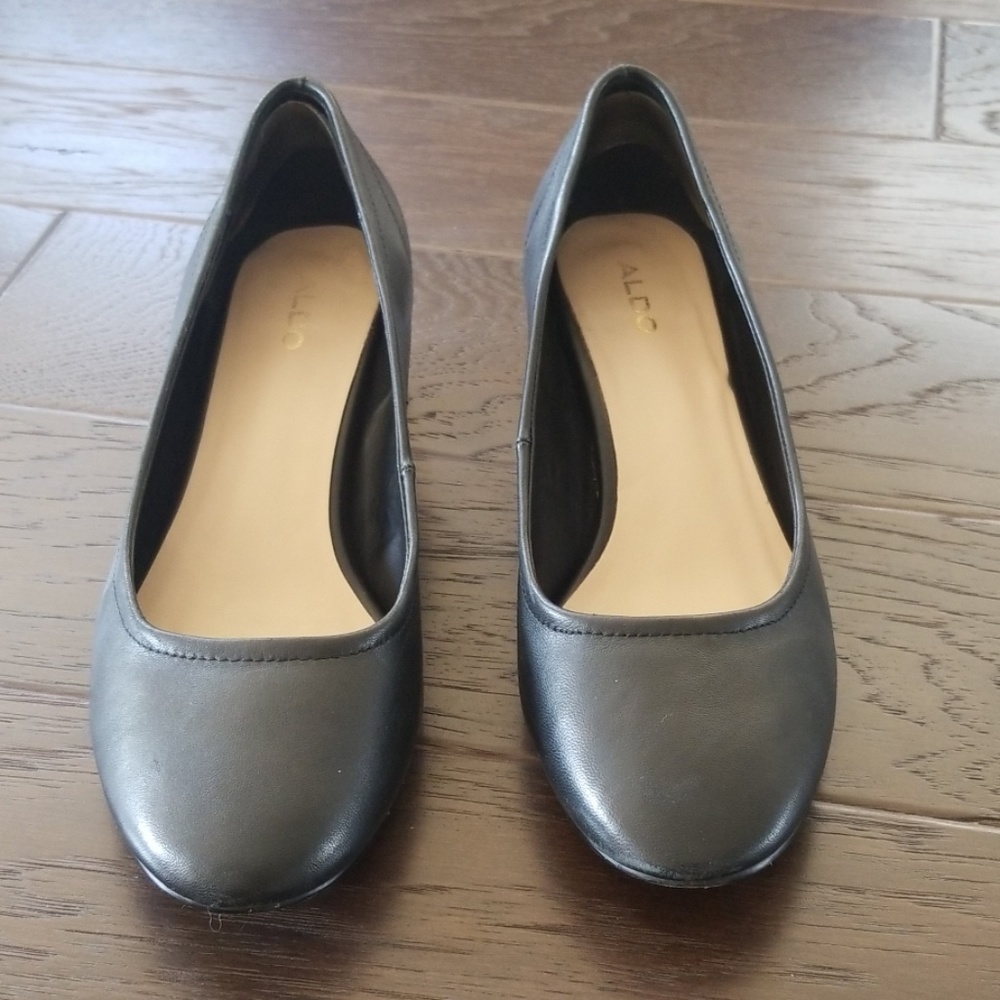 Shoes - Picture 2 of 4